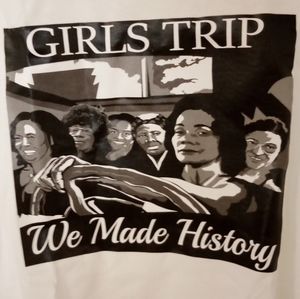 Moving Sale NWT "Can you name them all?" T-shirt